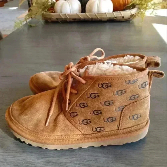 UGG Mid Boots - Picture 3 of 5